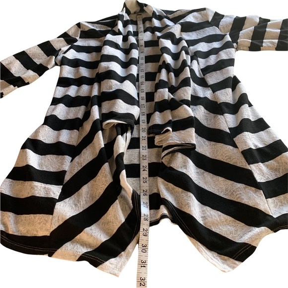 Waterfall Black and White Blazer * Large - Picture 8 of 11